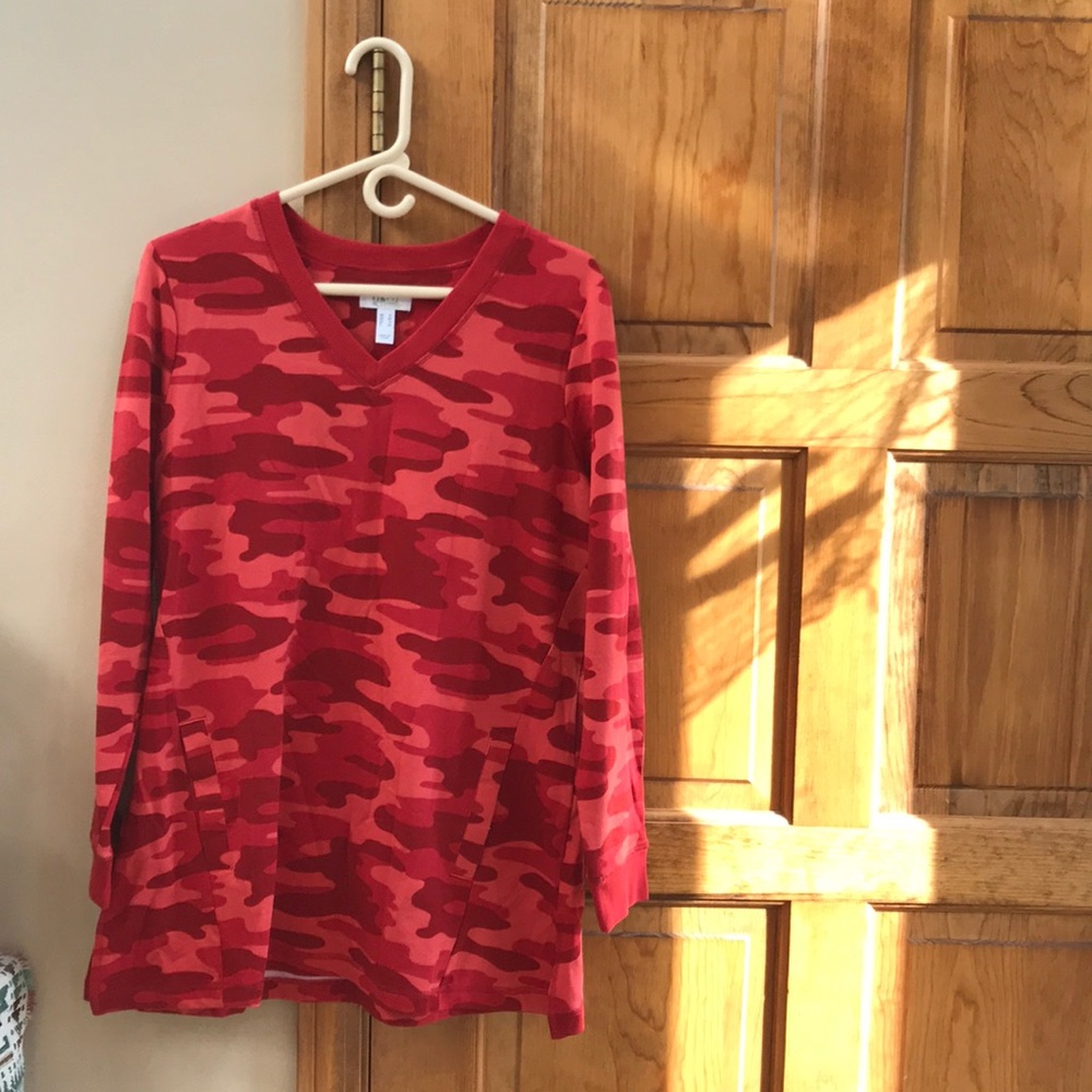 D&co size small red camouflage with pockets